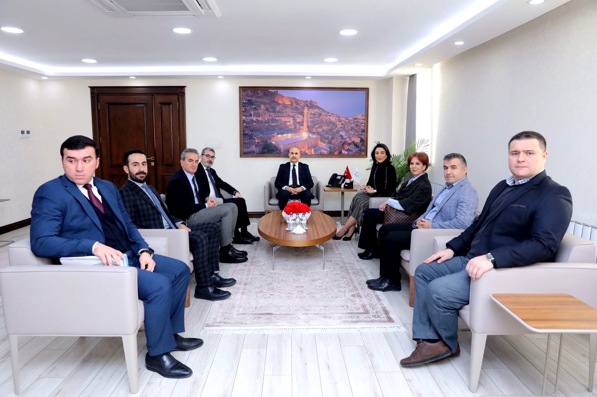 TİHEK ve Azerbaycan Ombudsmanlığı Heyetleri Mardin Valisini Makamında Ziyaret Etti