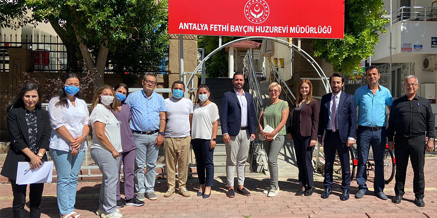 TİHEK ve Ukrayna Ombudsmanlığı Heyetleri Antalya Fethi Bayçın Huzurevi Müdürlüğünü Ziyaret Etti