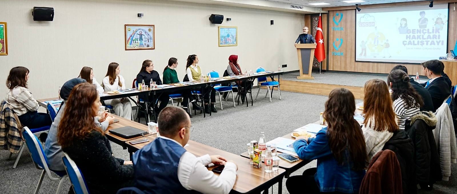 İnsan Hakları Gençlik Çalıştayı Düzenlendi